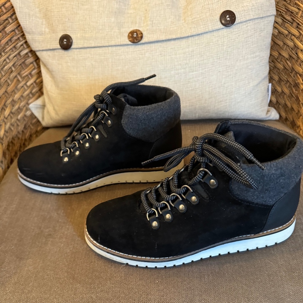 Like new Sonoma Black Lace Up Ankle Boots - Size 6.5